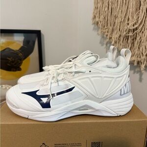 Mizuno Wave Momentum 2 Sneaker Women's US 11.5 White Volleyball Shoes